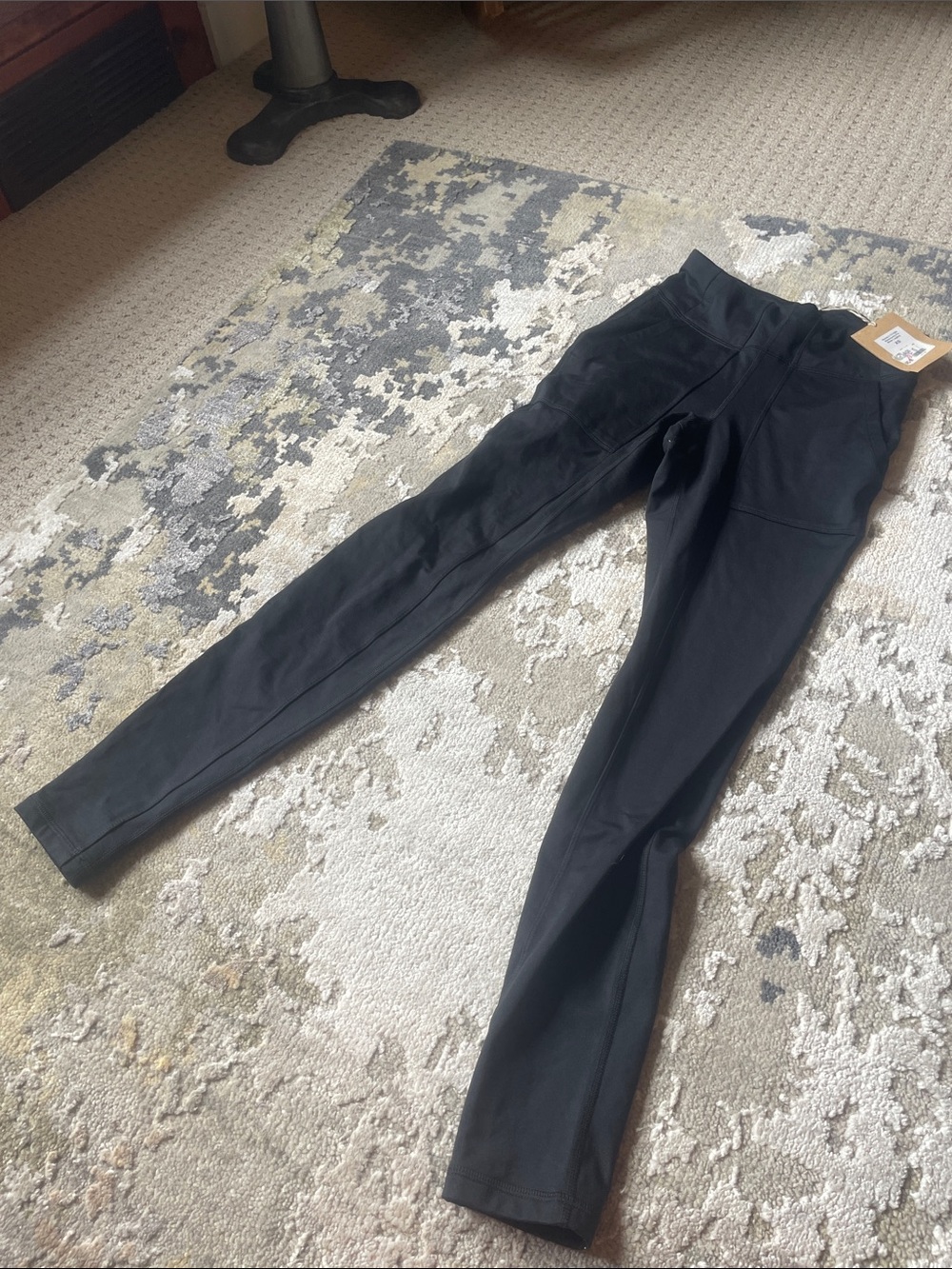 Royal Robbin’s Black Slim Fit leggings with pockets. Xs